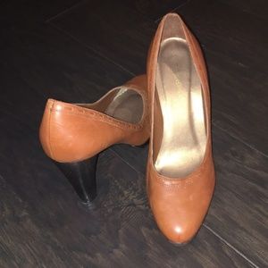 Cognac Leather Detailed Pumps w/ Wooden Heels 7.5